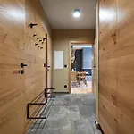 アパート Hill - 73 By Aa Homes